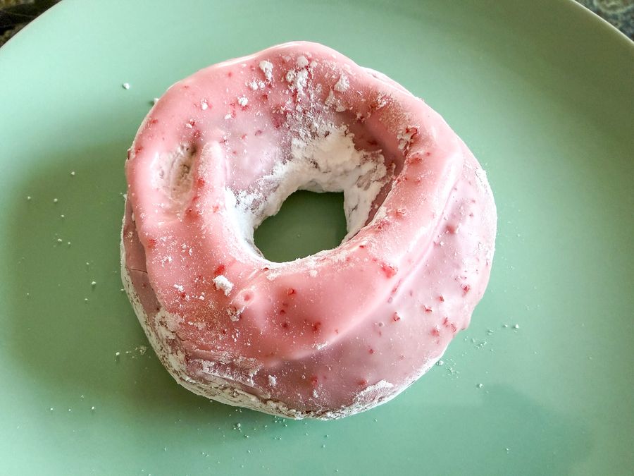 桜もちっとドーナツ 春めくいちごホイップだいふく風